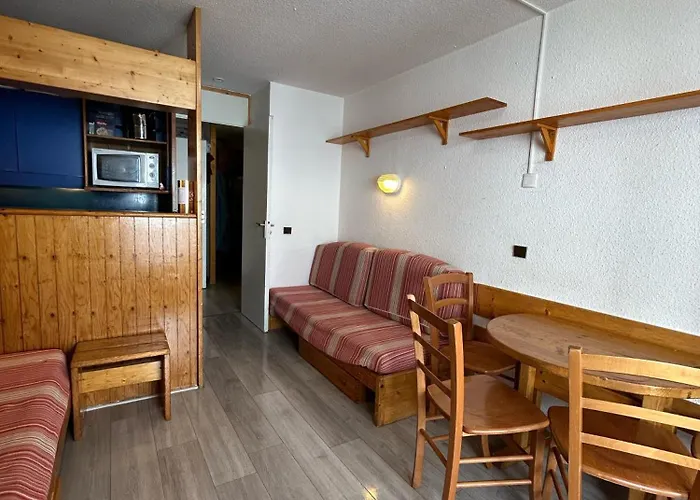 - Inout - 5 Beds Flat P-408