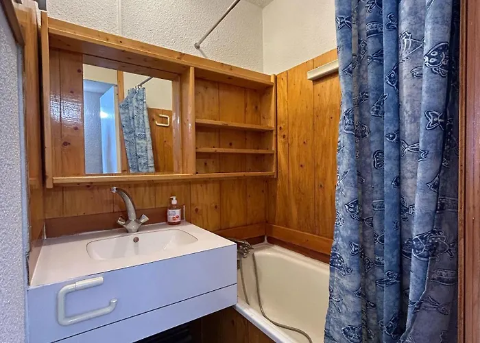 - Inout - 5 Beds Flat P-408